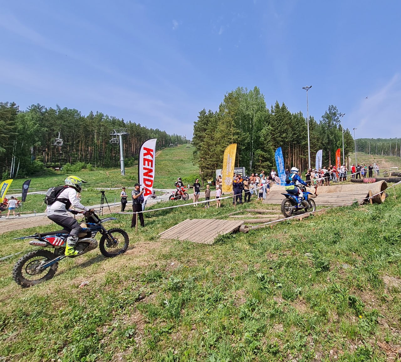 В Челябинской области прошёл ежегодный фестиваль гонок на мотоциклах «Light Enduro Racing».